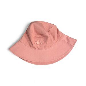 Alo Yoga Weekender Bucket Hat Peach